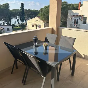 https://apartmani-elena-lana.hotelinzadar.com